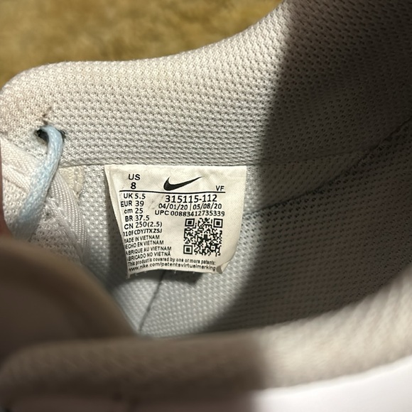 Women’s Air Forces🩵 Size 8! - Picture 4 of 6